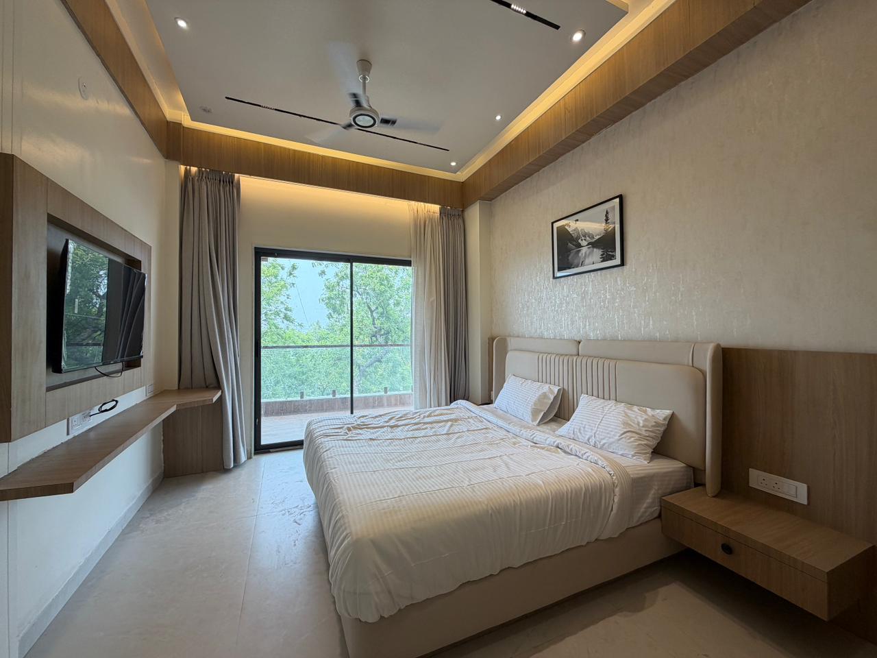 Krushnakunj Hotel room photo