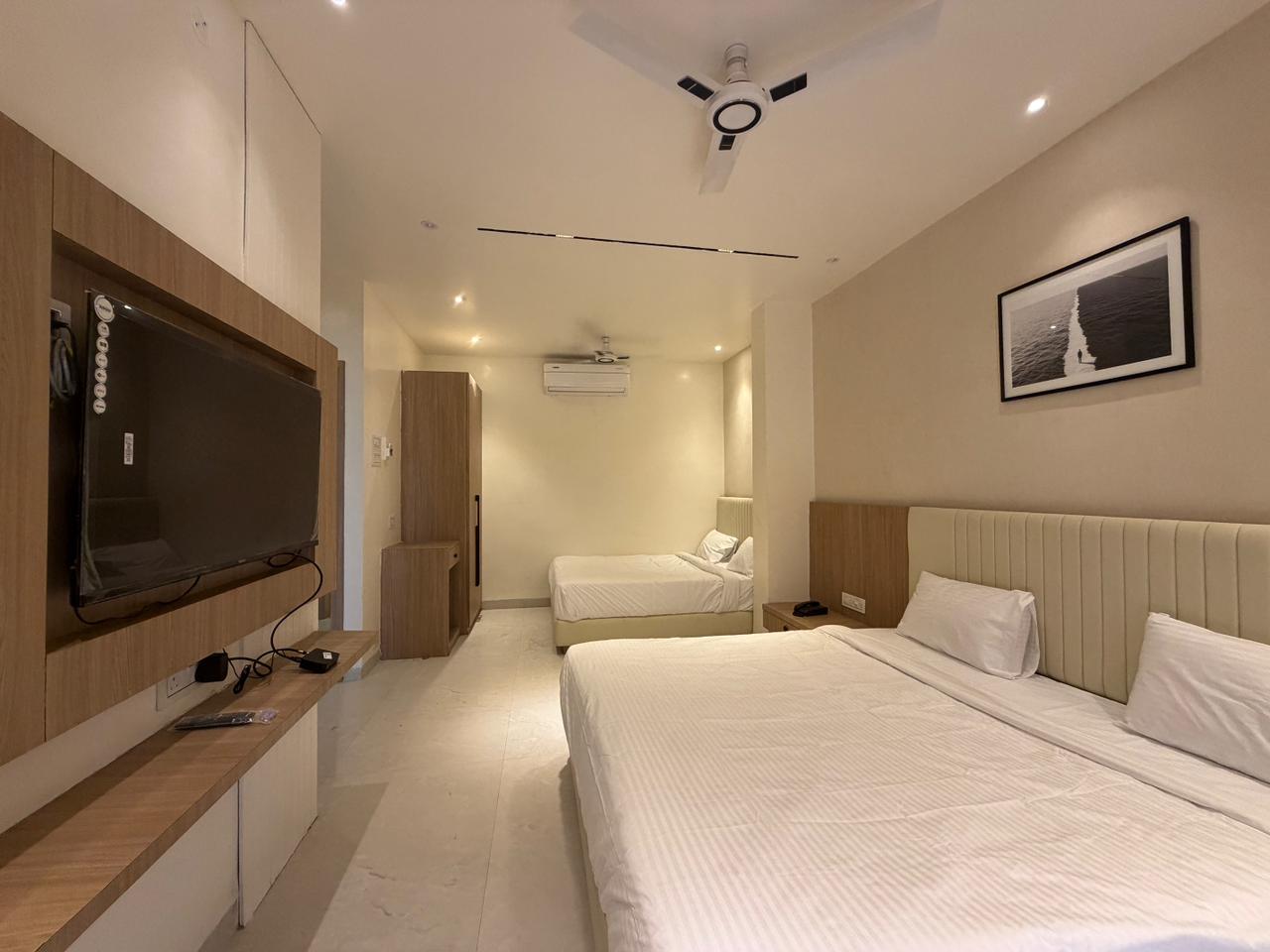AC Deluxe — Triple Bed