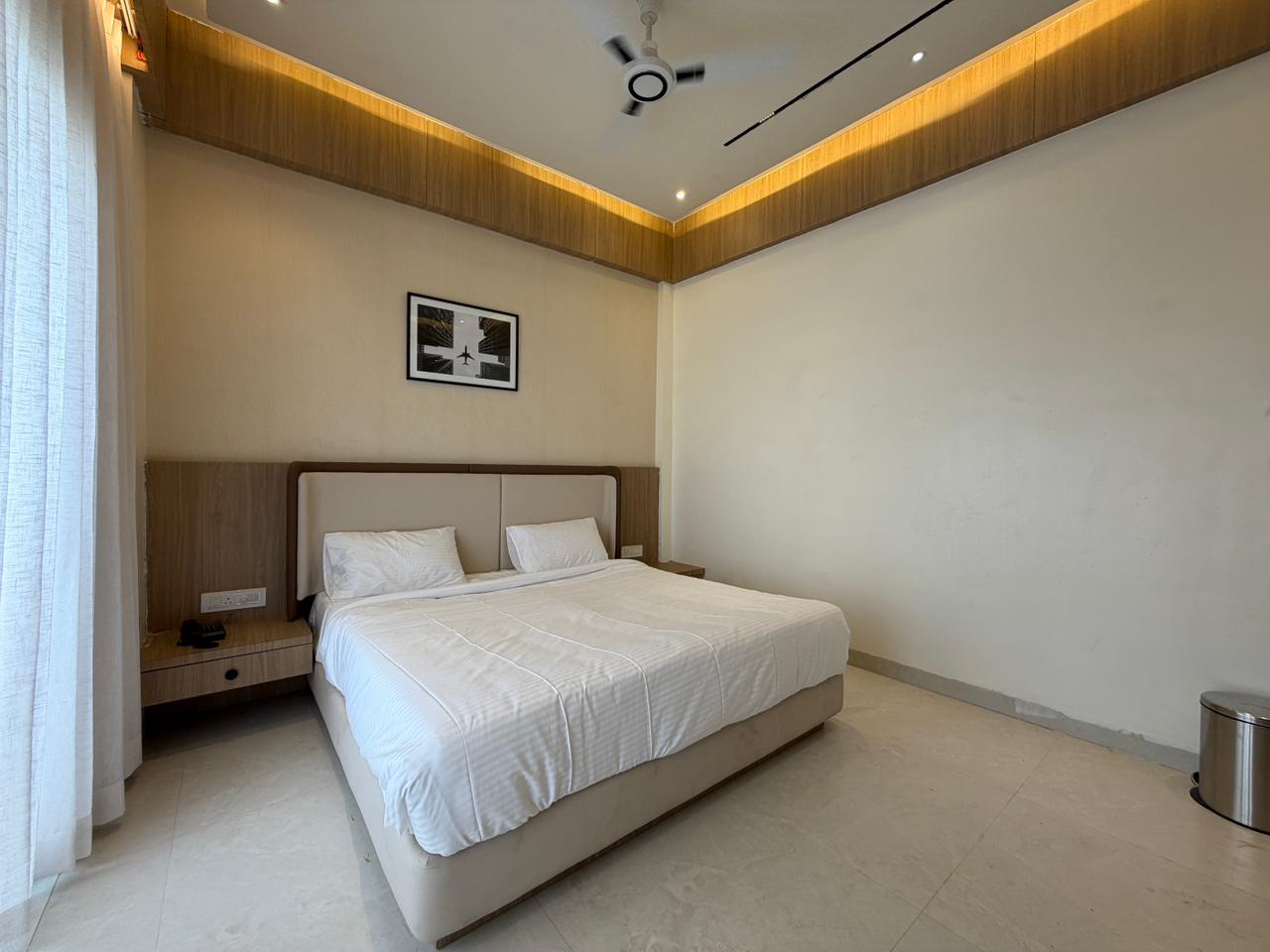 Krushnakunj Hotel room photo